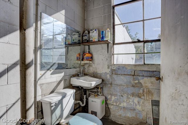 14248 9 Mile Road, Warren, MI 48089