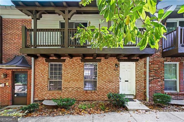 7307 Cardigan Circle, Atlanta, GA 30328
