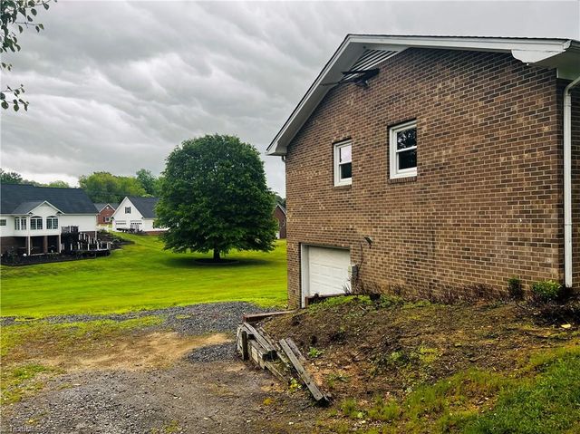 417 Fulton Avenue, Mount Airy, NC 27030