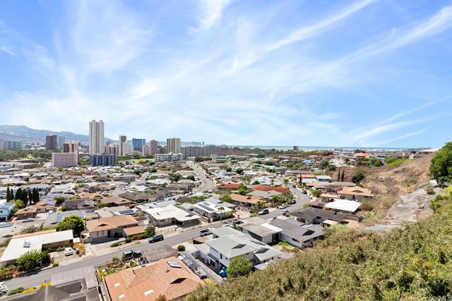 3404 Ala Hinalo Place, Honolulu, HI 96818