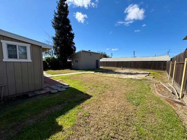 205 Orchard Ave, Modesto, CA 95354