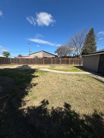 205 Orchard Ave, Modesto, CA 95354