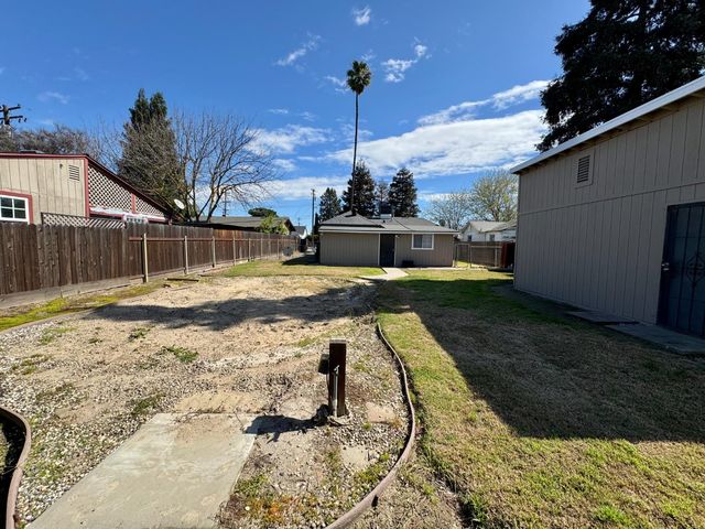 205 Orchard Ave, Modesto, CA 95354