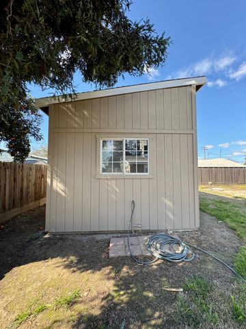 205 Orchard Ave, Modesto, CA 95354
