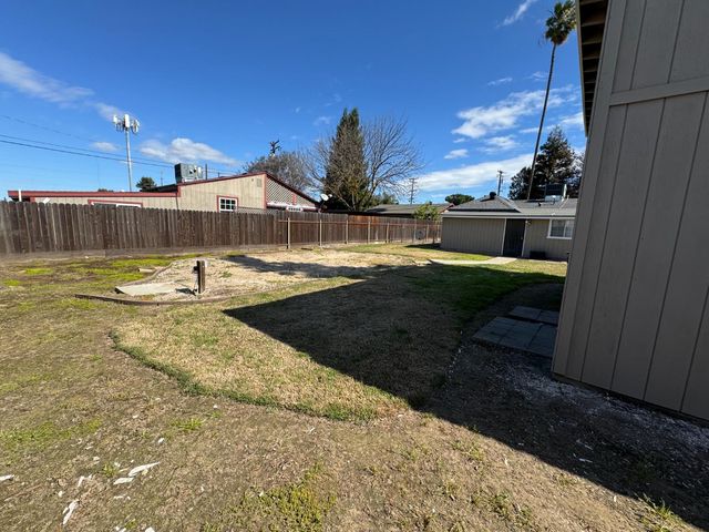 205 Orchard Ave, Modesto, CA 95354