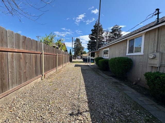 205 Orchard Ave, Modesto, CA 95354