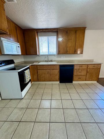 205 Orchard Ave, Modesto, CA 95354