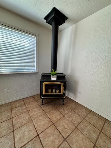 205 Orchard Ave, Modesto, CA 95354