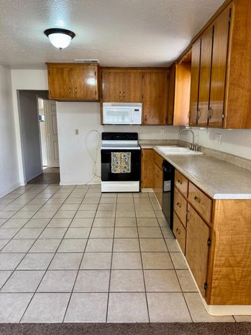 205 Orchard Ave, Modesto, CA 95354