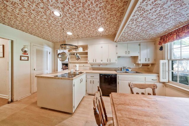 800 Plaza Drive, Evansville, IN 47715
