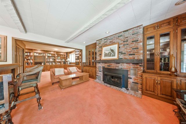 800 Plaza Drive, Evansville, IN 47715
