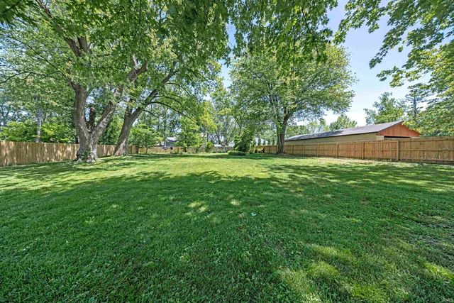 800 Plaza Drive, Evansville, IN 47715