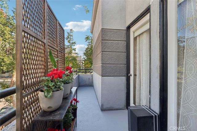 360 S Los Robles Avenue 11, Pasadena, CA 91101