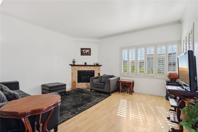 360 S Los Robles Avenue 11, Pasadena, CA 91101