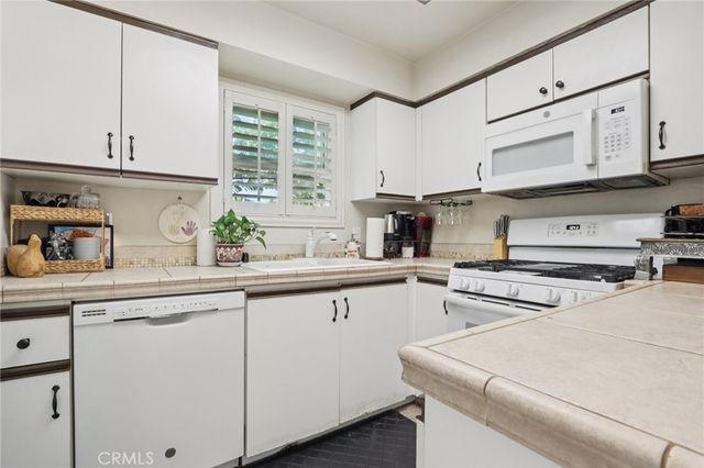 360 S Los Robles Avenue 11, Pasadena, CA 91101