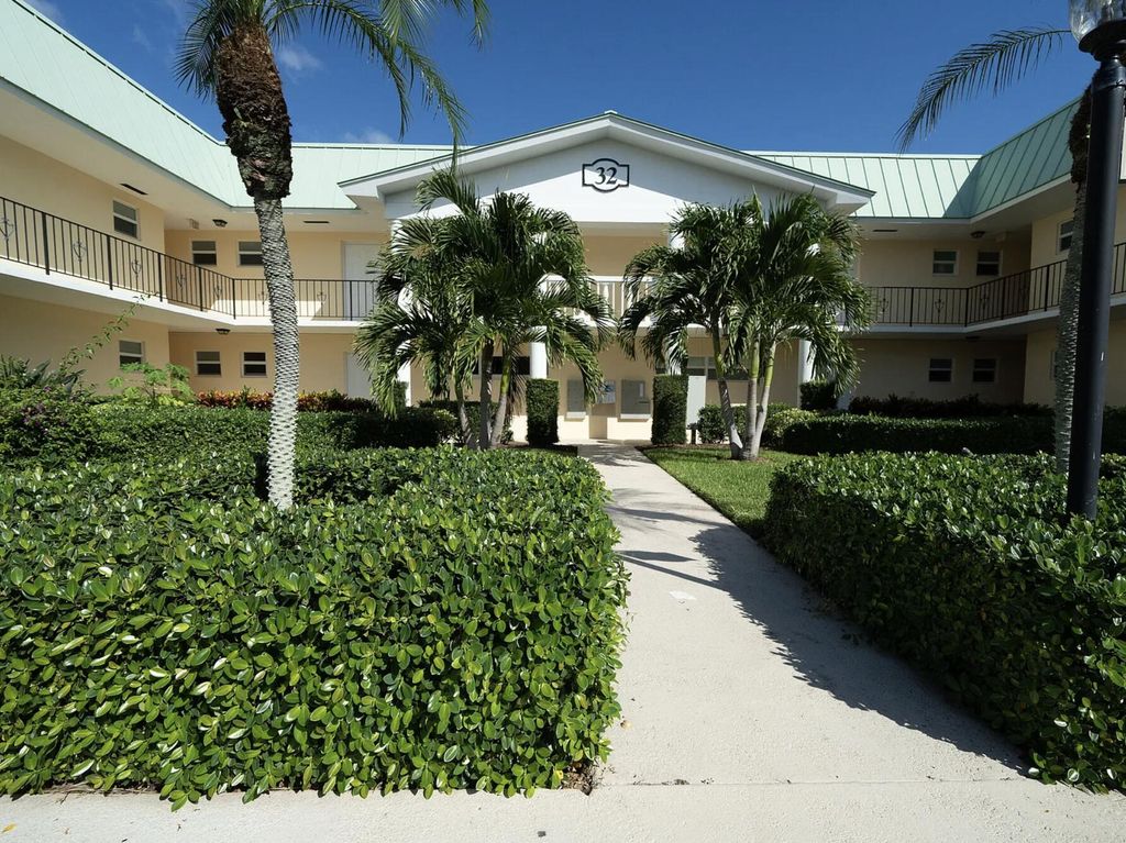 32 COLONIAL CLUB Drive 102, Boynton Beach, FL 33435