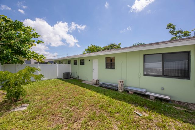 805 NE 40TH Street 1-3, Oakland Park, FL 33334