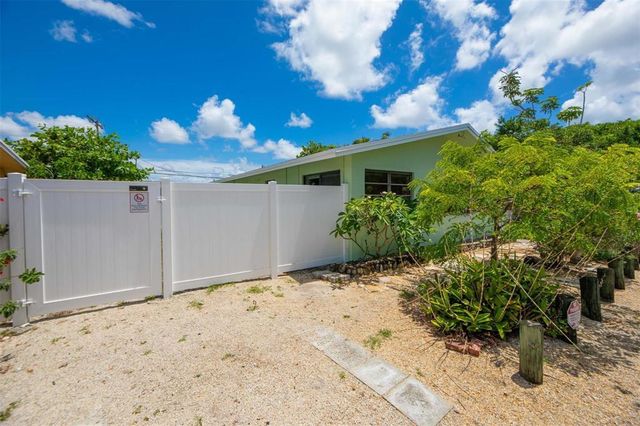 805 NE 40TH Street 1-3, Oakland Park, FL 33334