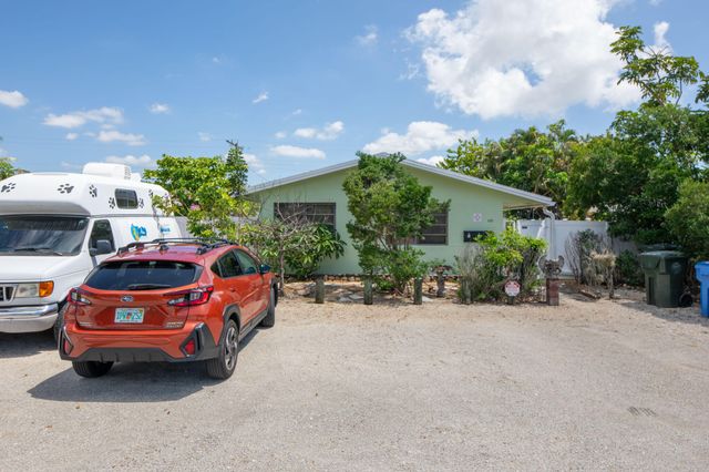 805 NE 40TH Street 1-3, Oakland Park, FL 33334