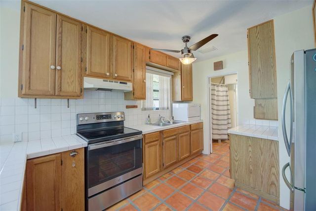 805 NE 40TH Street 1-3, Oakland Park, FL 33334