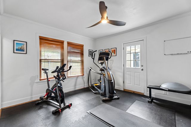 1403 S Robertson Avenue, Tyler, TX 75701