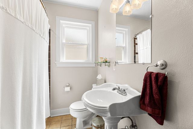 1403 S Robertson Avenue, Tyler, TX 75701