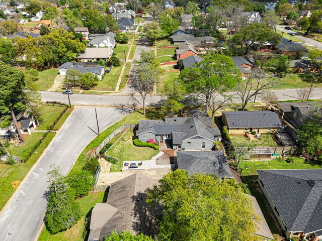 1403 S Robertson Avenue, Tyler, TX 75701