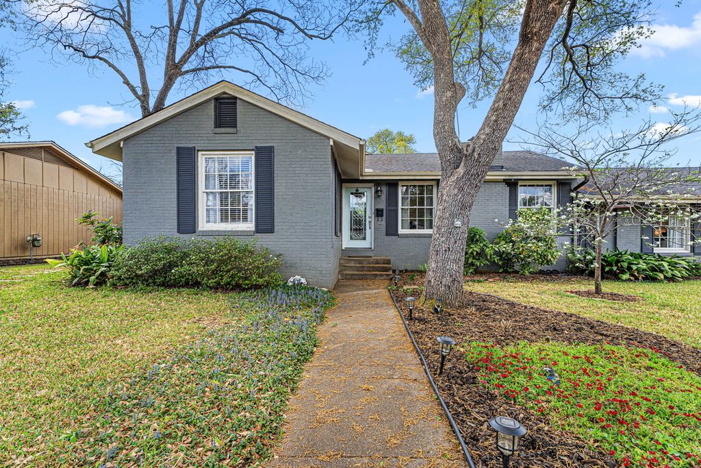 1403 S Robertson Avenue, Tyler, TX 75701