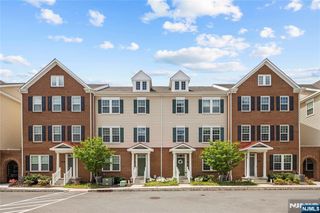 82 E Landmark Lane 82, Fair Lawn, NJ 07410