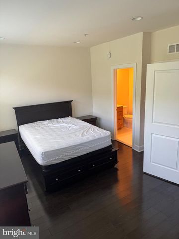 4610 WOODBERRY ST, Riverdale, MD 20737