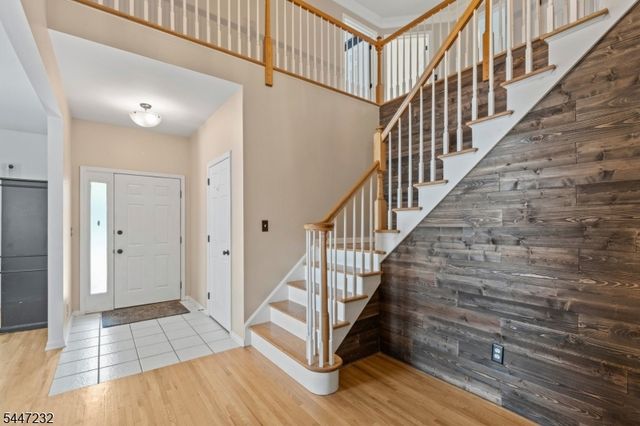 5 Clark Ct, Bridgewater Twp., NJ 08807