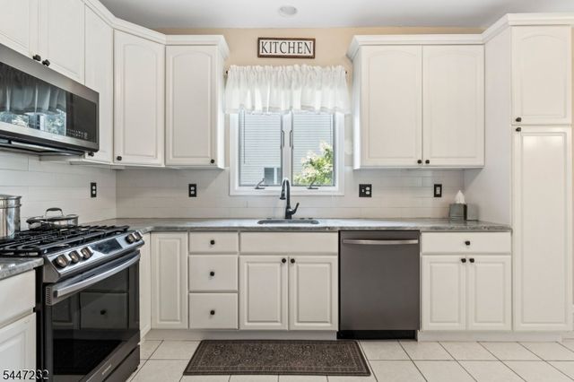 5 Clark Ct, Bridgewater Twp., NJ 08807