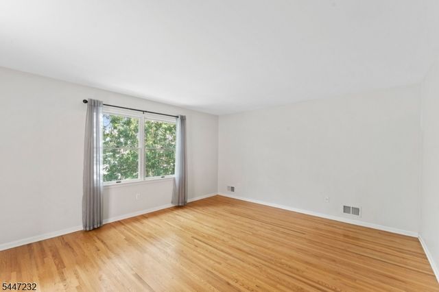 5 Clark Ct, Bridgewater Twp., NJ 08807