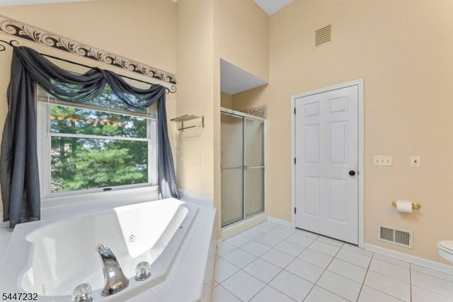 5 Clark Ct, Bridgewater Twp., NJ 08807