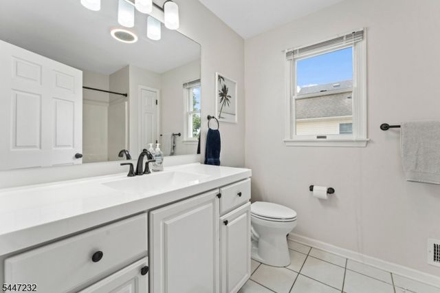 5 Clark Ct, Bridgewater Twp., NJ 08807