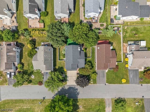 5 Clark Ct, Bridgewater Twp., NJ 08807