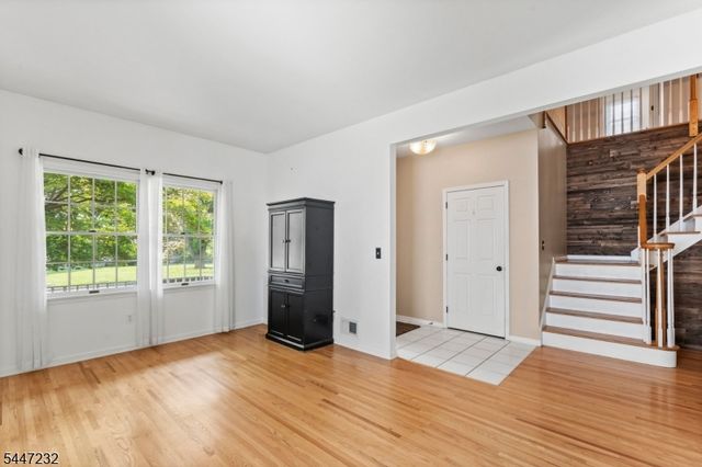 5 Clark Ct, Bridgewater Twp., NJ 08807