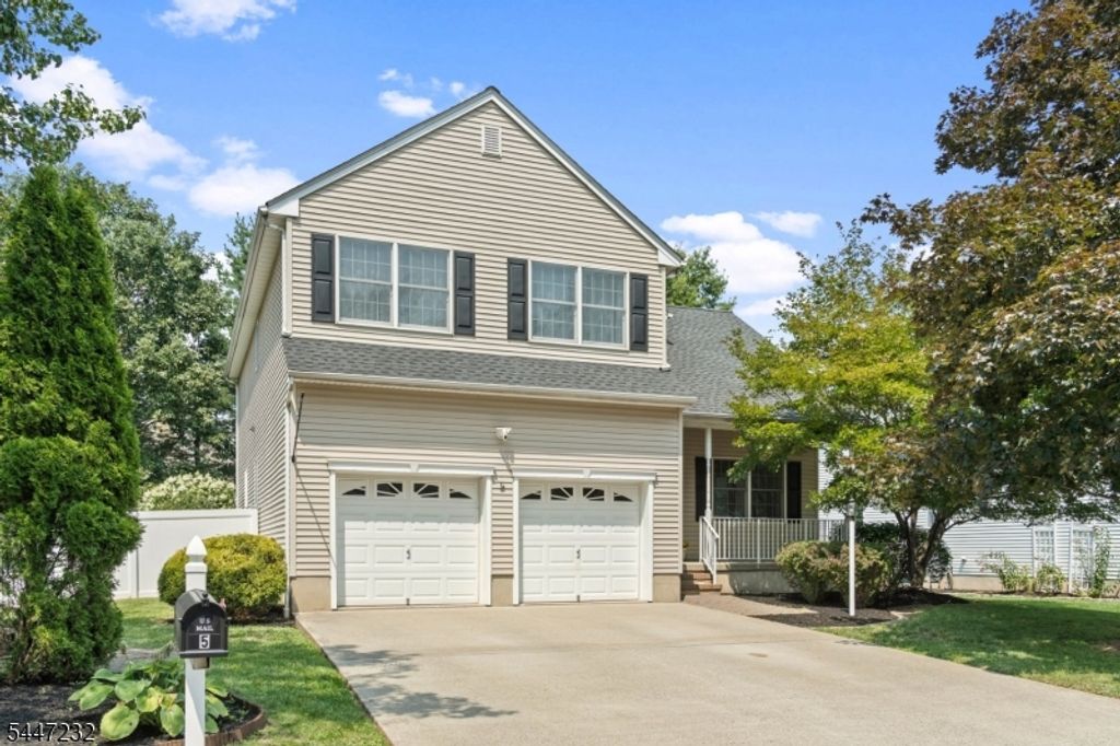 5 Clark Ct, Bridgewater Twp., NJ 08807