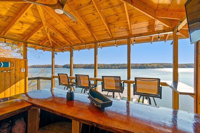 374 Ridgefield Cir, Winchester, TN 37398