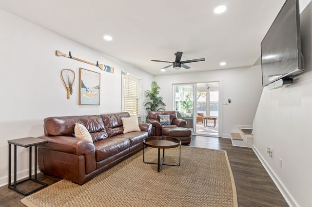 374 Ridgefield Cir, Winchester, TN 37398