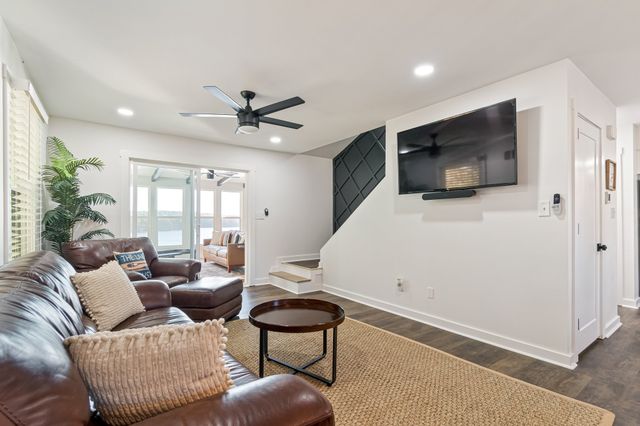 374 Ridgefield Cir, Winchester, TN 37398