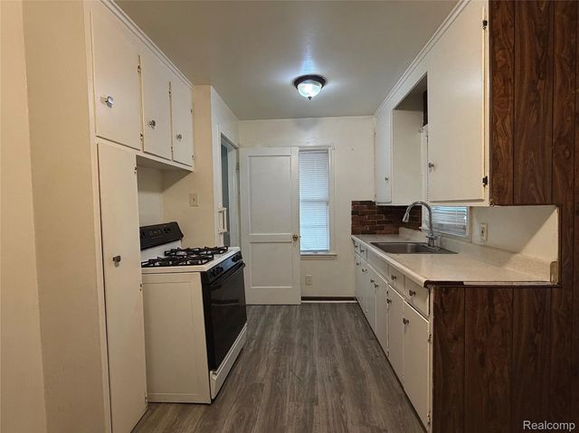23344 Lexington Avenue, Eastpointe, MI 48021