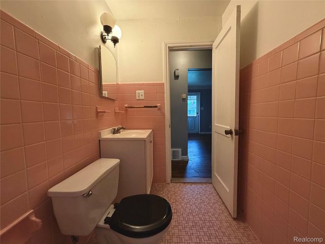23344 Lexington Avenue, Eastpointe, MI 48021