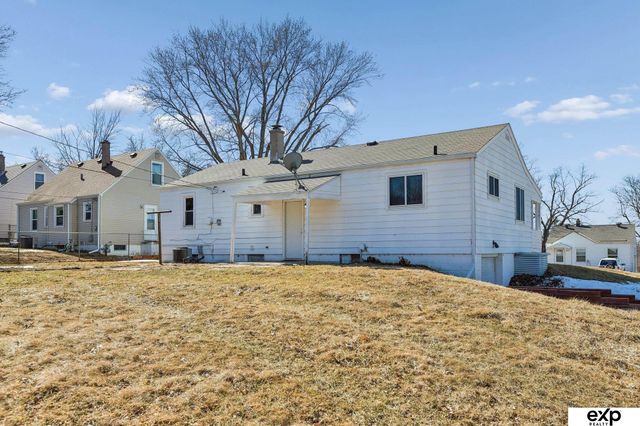 3955 N 54 Street, Omaha, NE 68104