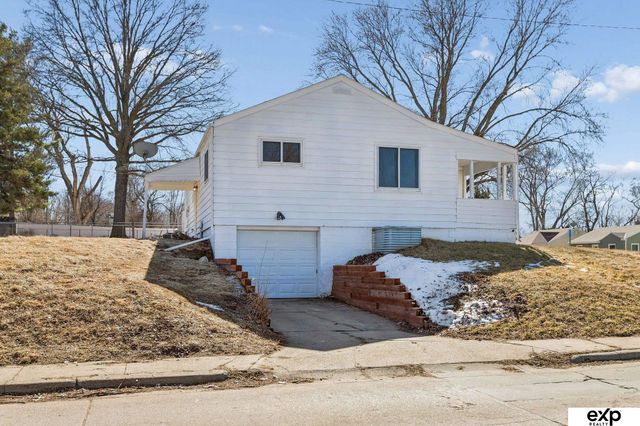 3955 N 54 Street, Omaha, NE 68104