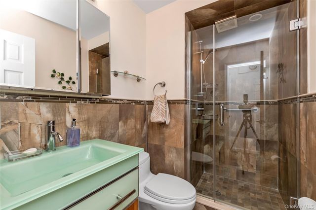 1 Bay Club Drive 4R, Bayside, NY 11360