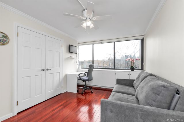 1 Bay Club Drive 4R, Bayside, NY 11360