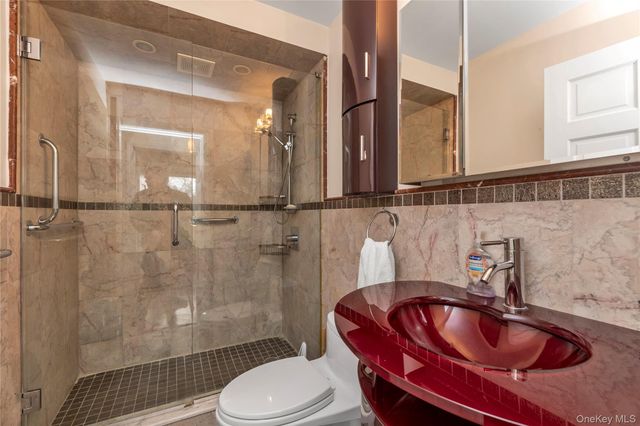 1 Bay Club Drive 4R, Bayside, NY 11360