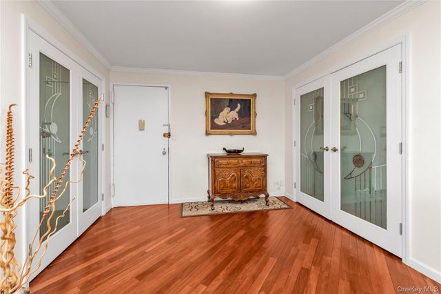 1 Bay Club Drive 4R, Bayside, NY 11360