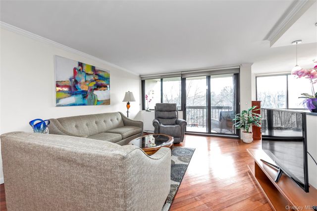 1 Bay Club Drive 4R, Bayside, NY 11360